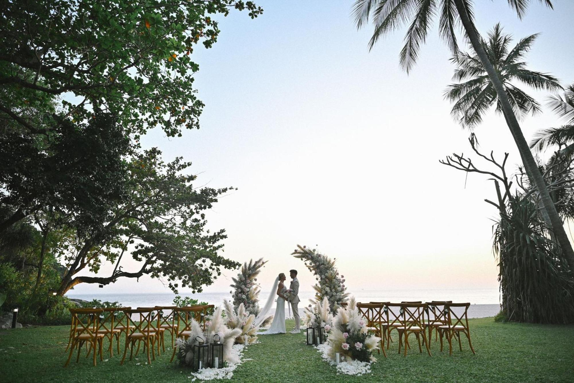 منتجع شاطئ لو ميريديان بوكيت Karon المظهر الخارجي الصورة Wedding at the beach