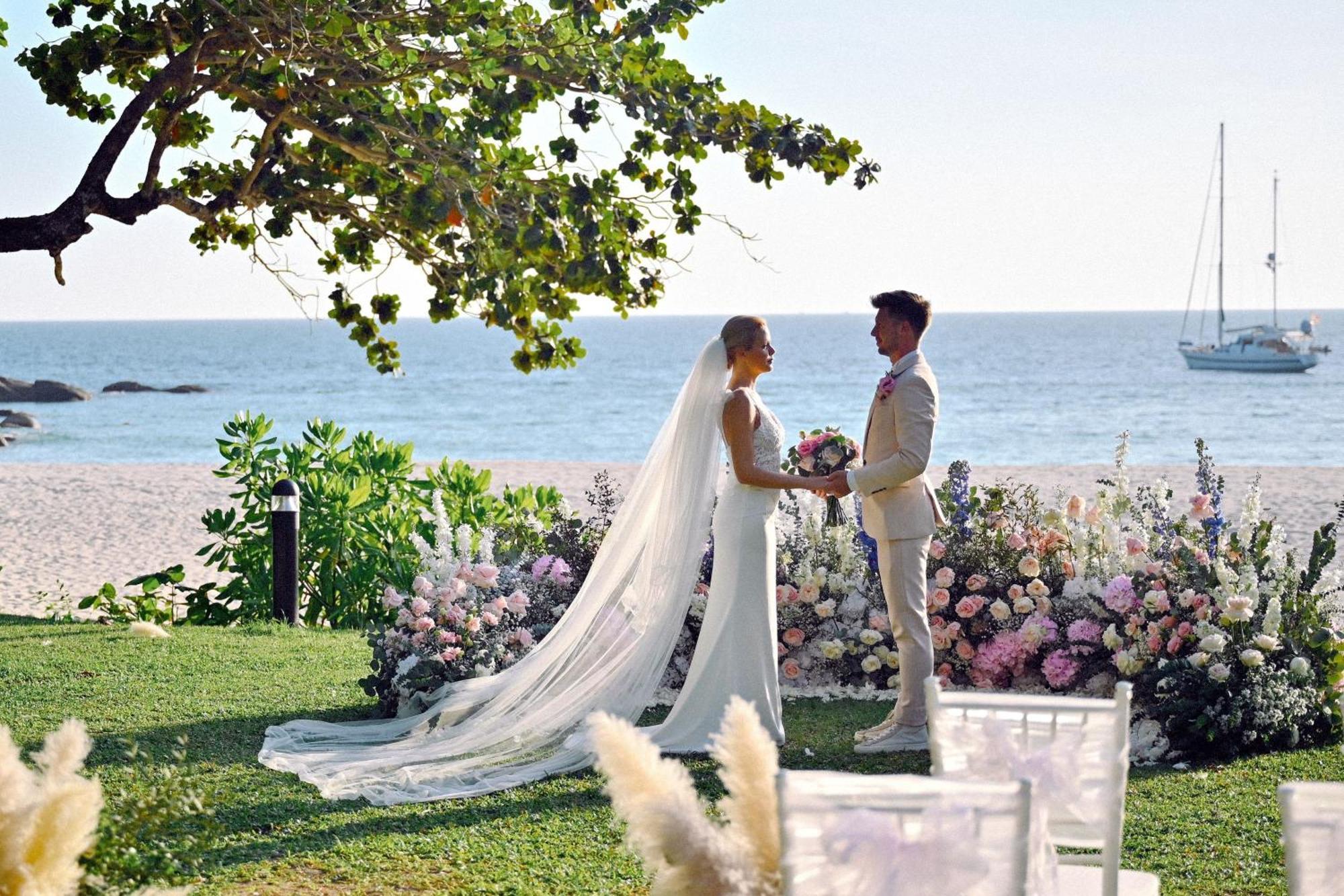 منتجع شاطئ لو ميريديان بوكيت Karon المظهر الخارجي الصورة Wedding in Greece