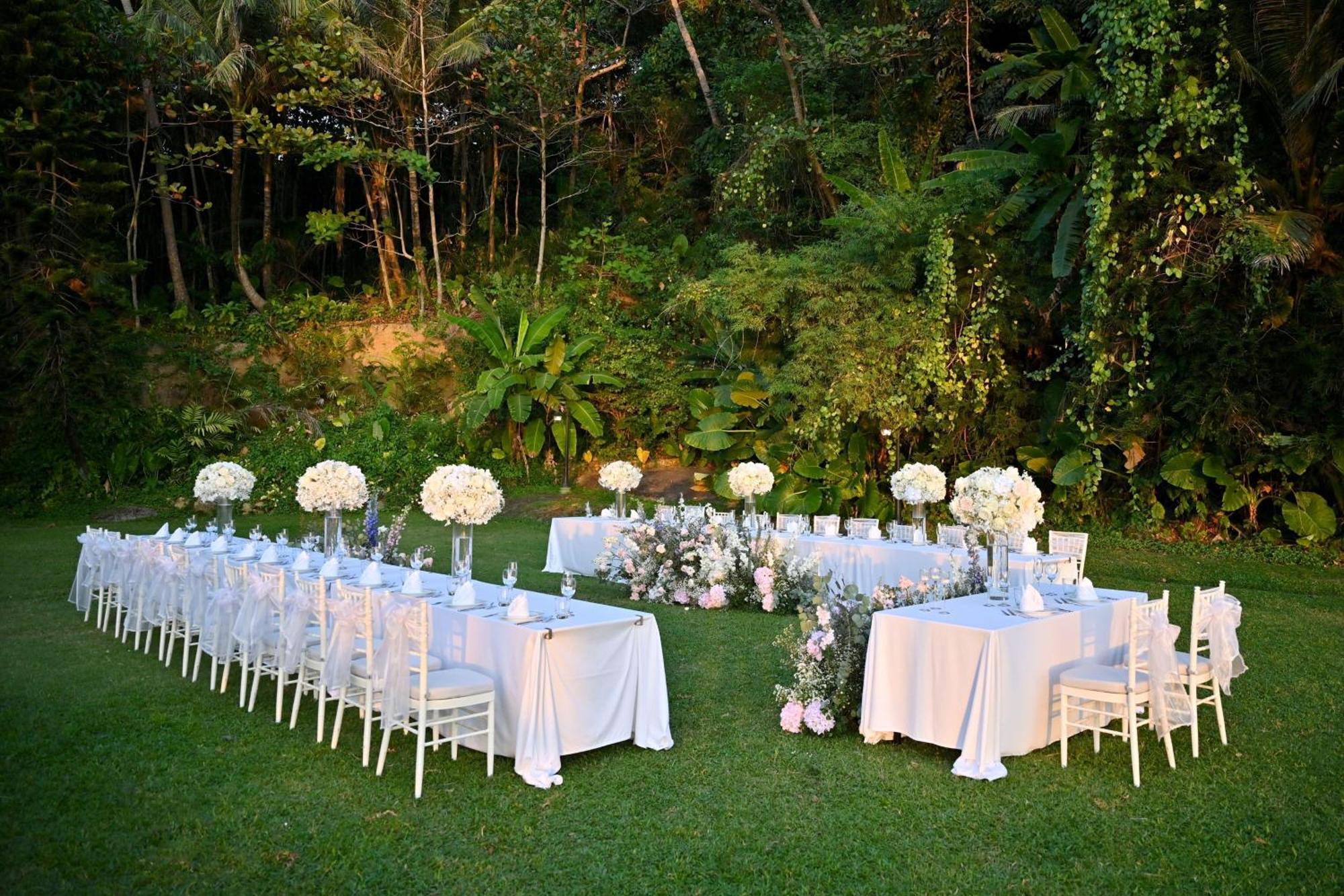 منتجع شاطئ لو ميريديان بوكيت Karon المظهر الخارجي الصورة Wedding reception at the garden