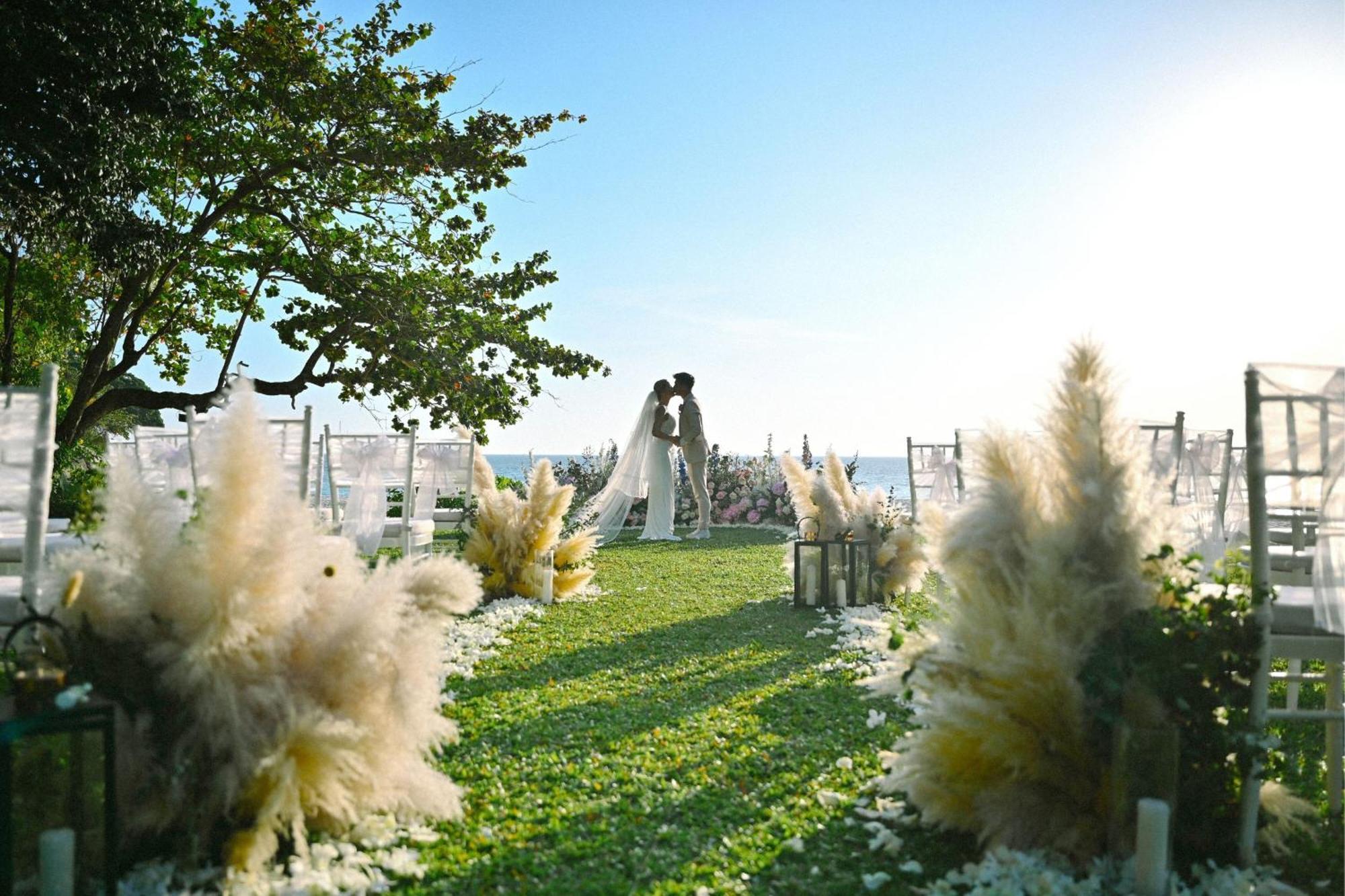 منتجع شاطئ لو ميريديان بوكيت Karon المظهر الخارجي الصورة Wedding at the Inn at Longshore