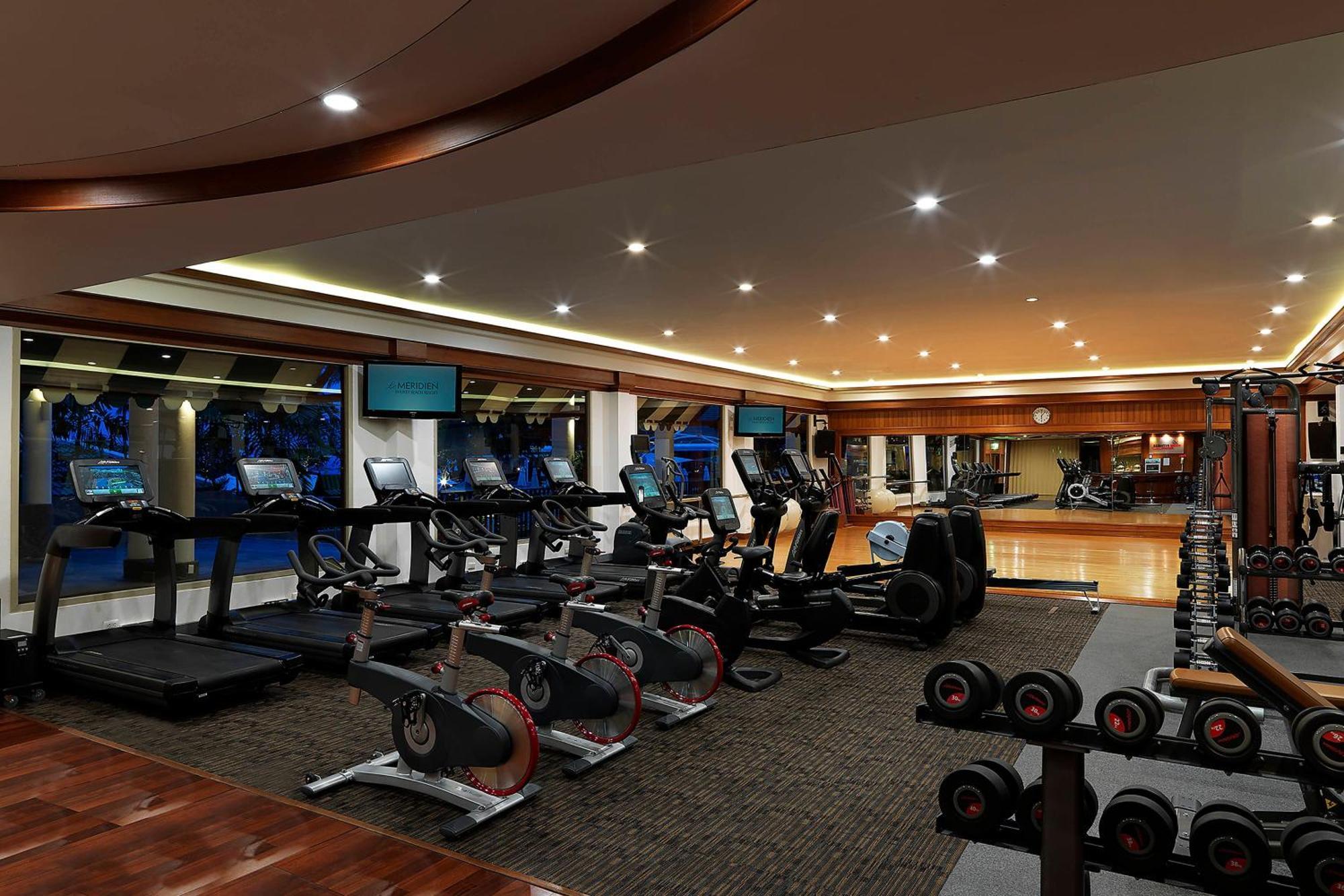 منتجع شاطئ لو ميريديان بوكيت Karon المظهر الخارجي الصورة The gym at the hotel