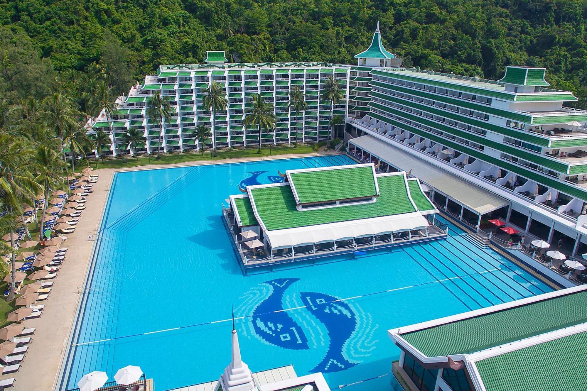 منتجع شاطئ لو ميريديان بوكيت Karon المظهر الخارجي الصورة Royal Cliff Beach Hotel